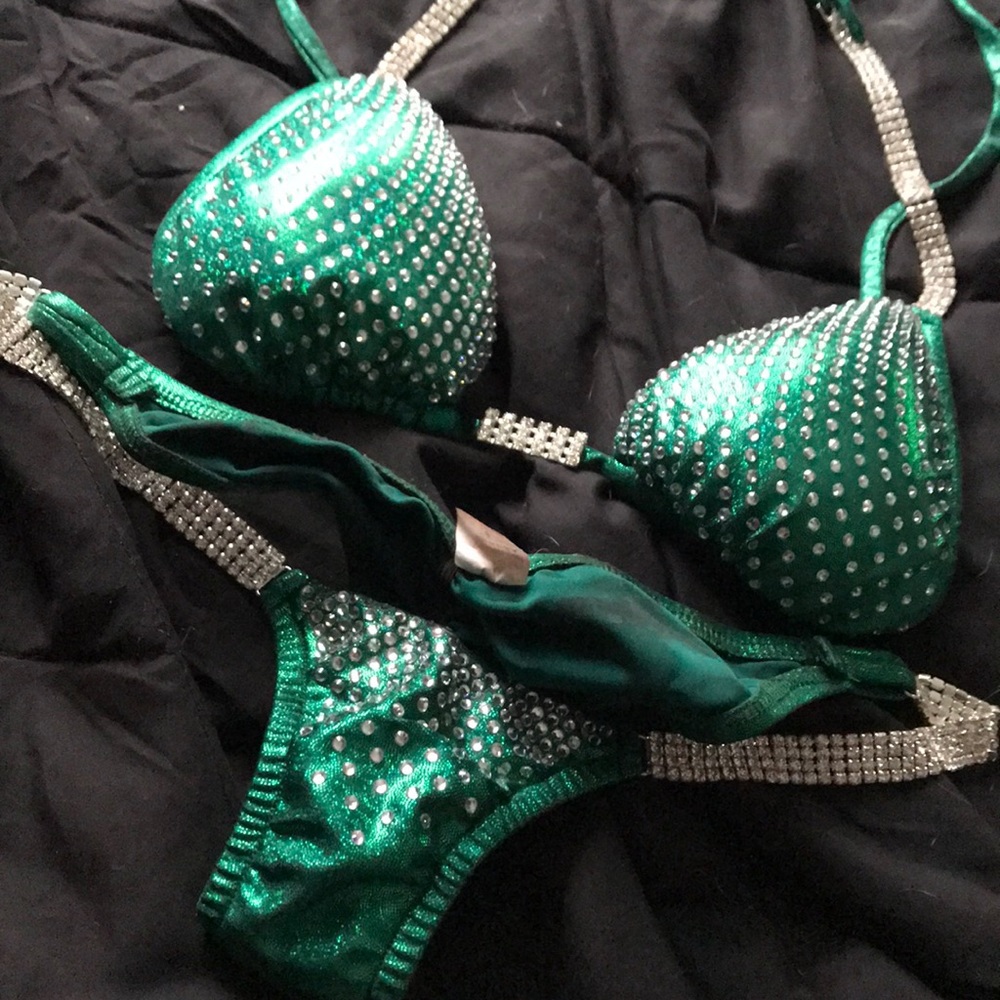 Bikini competition suit